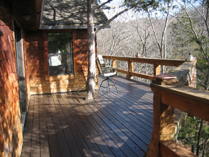 Enjoy a cup of tea or a glass of wine amidst the trees on the spacious deck Suchness Cove Retreat is buried in the Ozark Mountains, next to Beaver Lake and within a short drive of Eureka Springs